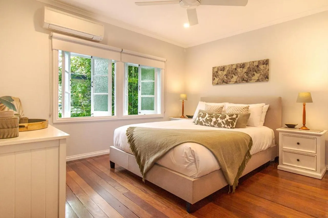 Holiday home Malawi House Villa Edge Hill Australia
